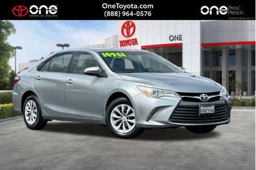 Celestial Silver Metallic 2017 Toyota Camry LE