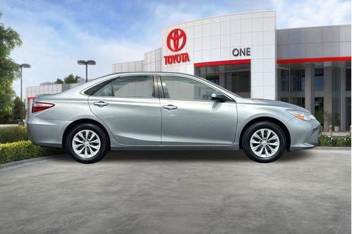 Celestial Silver Metallic 2017 Toyota Camry LE