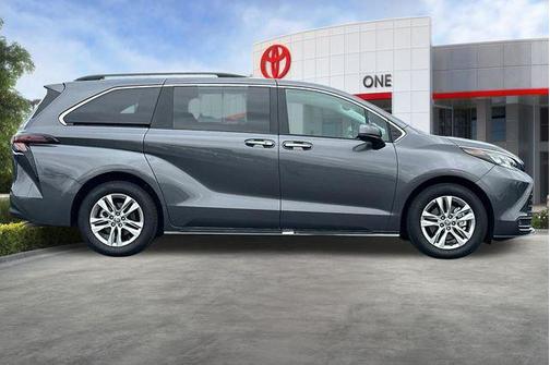 2025 Toyota Sienna XLE