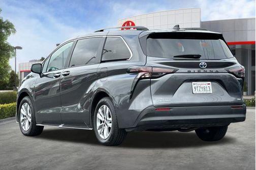 2025 Toyota Sienna XLE