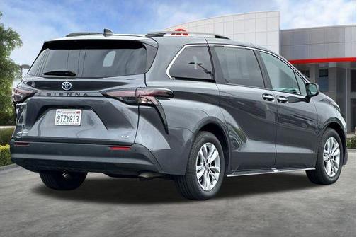 2025 Toyota Sienna XLE