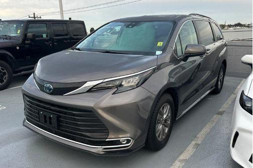 Predawn Gray Mica 2024 Toyota Sienna XLE