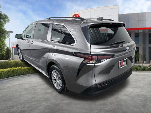 Predawn Gray Mica 2024 Toyota Sienna XLE