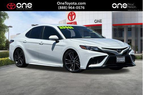 Ice 2022 Toyota Camry SE