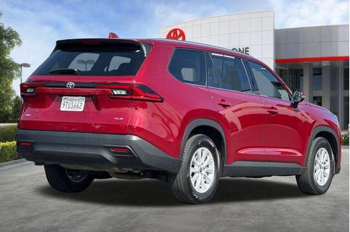 2025 Toyota Highlander LE