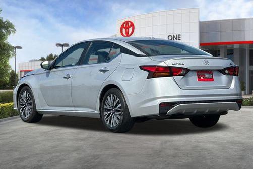 Brilliant Silver Metallic 2024 Nissan Altima 2.5 SV