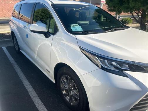 2021 Toyota Sienna LE