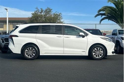 2021 Toyota Sienna LE