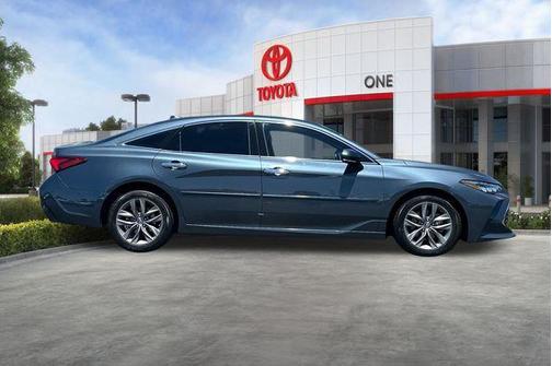 Harbor Gray Metallic 2019 Toyota Avalon XLE