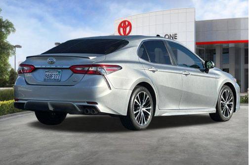 Celestial Silver Metallic 2018 Toyota Camry SE