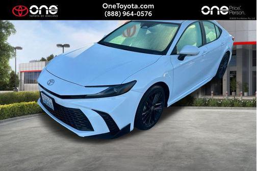 2025 Toyota Camry SE