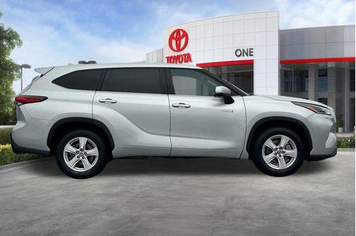 Celestial Silver Metallic 2021 Toyota Highlander Hybrid LE