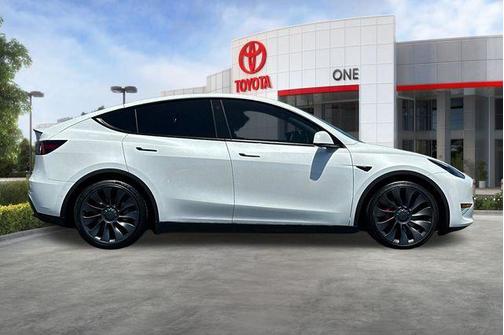 Pearl White Multi-Coat 2022 Tesla Model Y Performance Dual Motor All-Wheel Drive