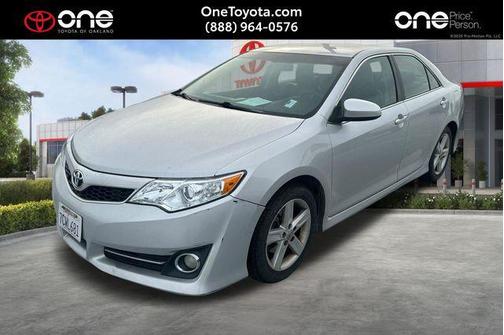 Classic Silver Metallic 2014 Toyota Camry SE