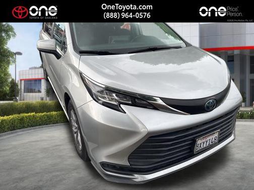 2021 Toyota Sienna LE