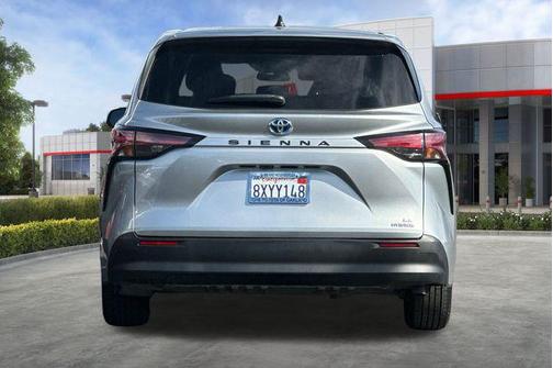 2021 Toyota Sienna LE