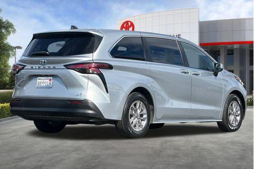 2021 Toyota Sienna LE