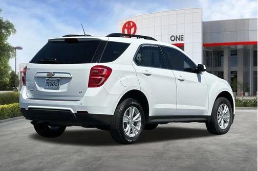 White 2017 Chevrolet Equinox 1LT