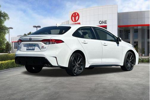 Ice Cap 2024 Toyota Corolla Hybrid SE