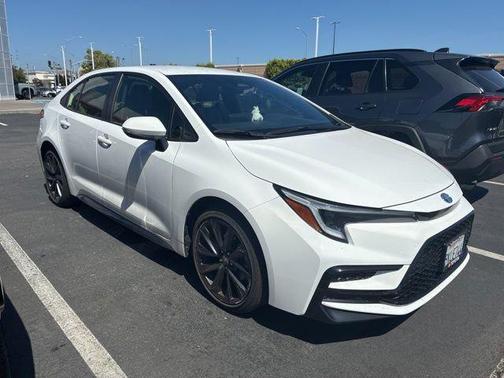 Ice Cap 2024 Toyota Corolla Hybrid SE