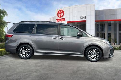 2020 Toyota Sienna XLE Premium