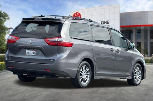 2020 Toyota Sienna XLE Premium