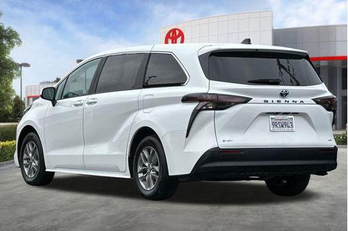 2025 Toyota Sienna LE