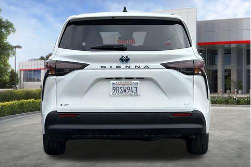 2025 Toyota Sienna LE
