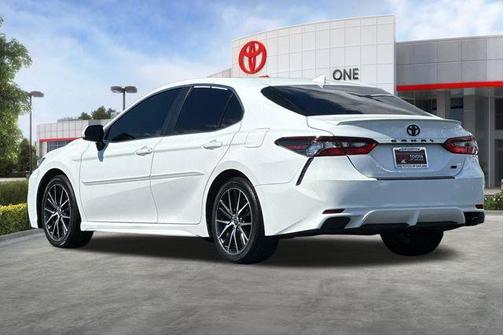 Super White 2021 Toyota Camry SE