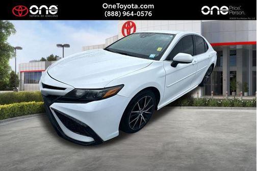 Super White 2021 Toyota Camry SE