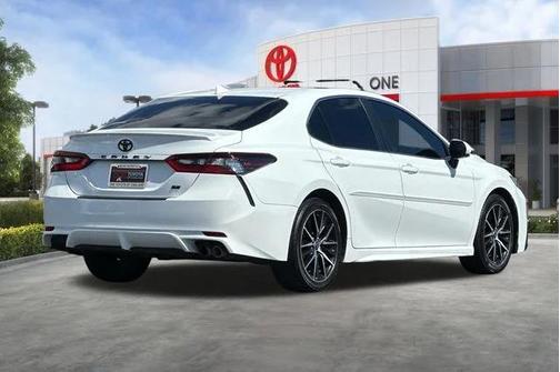 Super White 2021 Toyota Camry SE