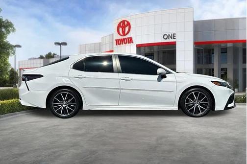 Super White 2021 Toyota Camry SE