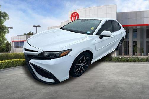 Super White 2021 Toyota Camry SE