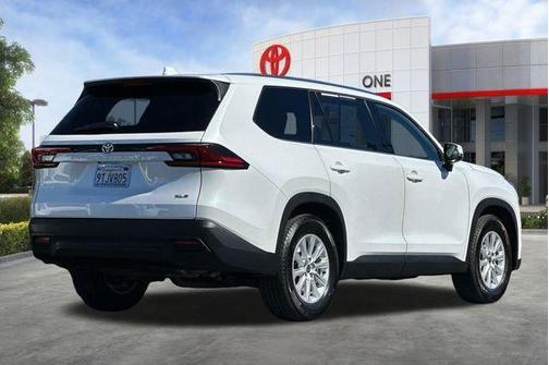 White 2025 Toyota Grand Highlander XLE