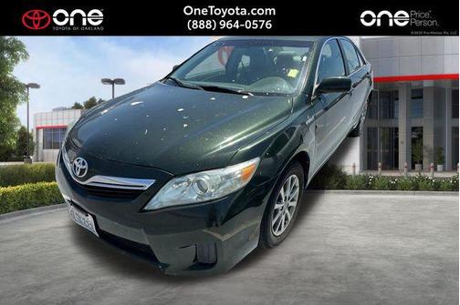 Green 2010 Toyota Camry Hybrid SE