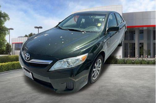 Green 2010 Toyota Camry Hybrid SE