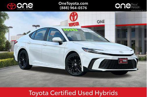Ice 2025 Toyota Camry SE