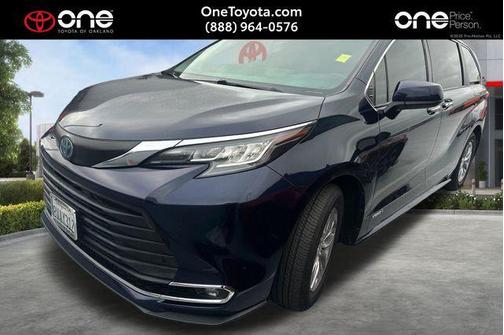 2021 Toyota Sienna XLE 8 Passenger