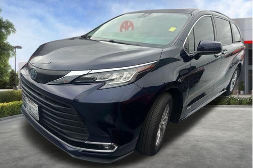 2021 Toyota Sienna XLE 8 Passenger