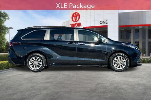 2023 Toyota Sienna XLE