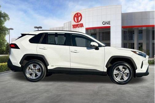 2025 Toyota RAV4 Hybrid XLE