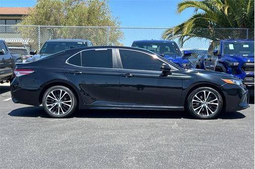 2019 Toyota Camry SE