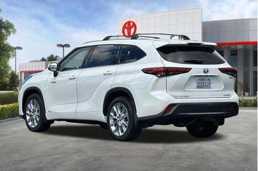 Blizzard Pearl 2021 Toyota Highlander Hybrid Limited