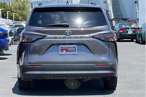 2023 Toyota Sienna XLE 8 Passenger