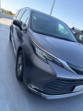 2023 Toyota Sienna XLE 8 Passenger