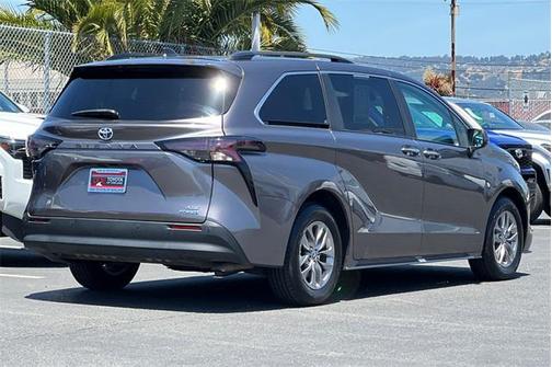 2023 Toyota Sienna XLE 8 Passenger