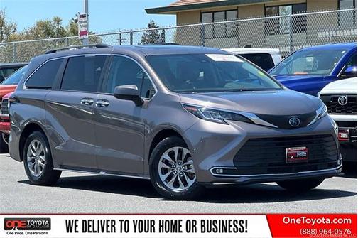 2023 Toyota Sienna XLE 8 Passenger