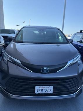 2023 Toyota Sienna XLE 8 Passenger