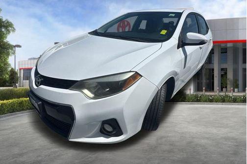 Super White 2015 Toyota Corolla S Plus