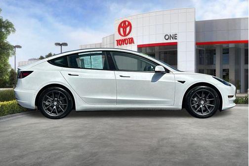 Pearl White Multi-Coat 2021 Tesla Model 3 Standard Range Plus